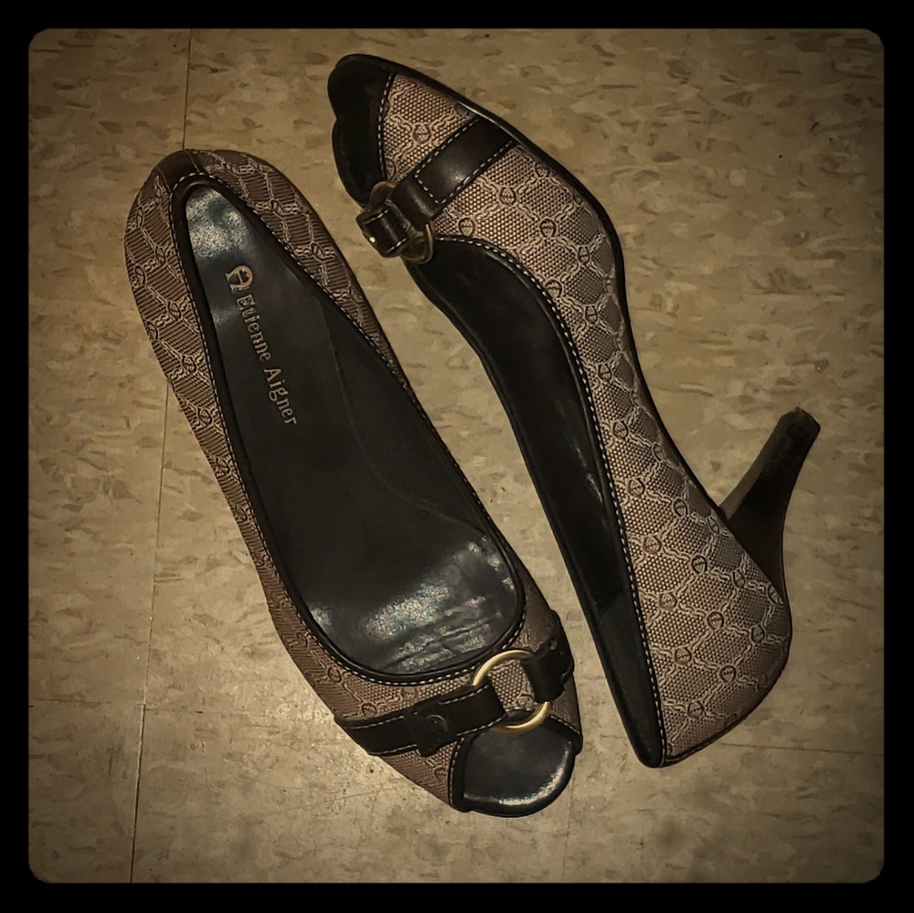 Dress shoes